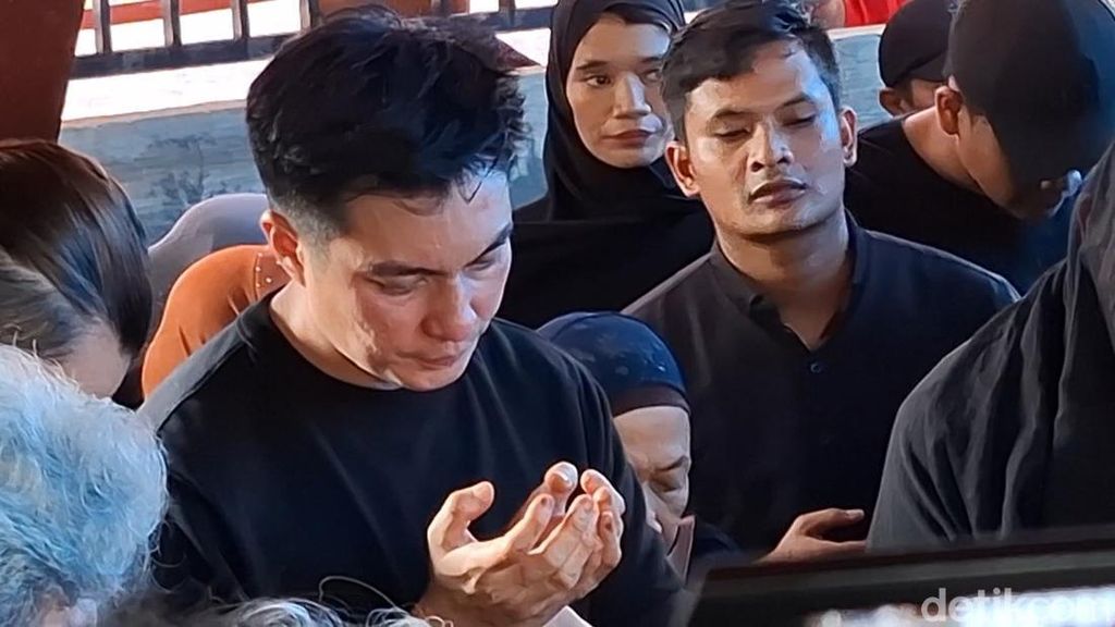 Prosesi permakaman ayah Baim Wong di Purwakarta